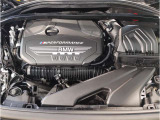 BMWのエンジンは世界的にも認められている高性能エンジンです。レスポンスがよく高回転型の心地よい吹きあがりなど駆け抜ける歓びのキーになる部分でございます。