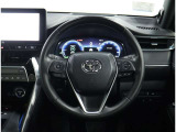 各操作スイッチなどもハンドルから手を放すことなく操作可能で安全運転に支援いたします!