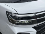 夜間走行の様々な局面に向けて、LEDヘッドランプで視認性をしっかり確保☆ハロゲンヘッドランプのおおよそ2倍の光量で、広範囲に明るくドライバーをサポートしてくれます。