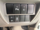 運転席右下のスイッチで各機能の切り替えや操作ができます。