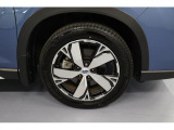 225/55R18のタイヤサイズです。