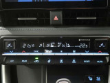 左右独立温度コントロールフルオートエアコンです。運転席、助手席それぞれで独立して温度設定ができます。冷え性の方が乗っても安心ですね♪