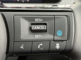 プロパイロットは、運転者が設定した車速を上限に先行車と車速に応じた車間距離を保ちながら、車線中央付近を走行するための運転操作を支援します。