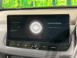 【メーカー純正12インチナビ】インテリアに溶け込むスタイリッシュな「専用設計」メーカーナビを装備♪視認性や操作性など基本性能にも優れ、より上質なカーライフをお楽しみいただけます。