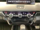 オートエアコンはこまめに温度調節するので、燃料の消費量をより少なくできます。シートヒーター付きなので寒い日も快適です。USBチャージャー搭載。スマートフォンなどの充電にとっても便利です。