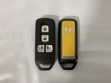 スマートキー付きですからドアロックの開閉およびエンジンスタートが楽々です。電動スライドドアの開け閉めもボタンで操作できます。スペアキーも同じものを用意しております。