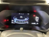 シンプルで見やすいメーターまわり。視認性が高く、運転中も情報がひと目で確認できます。