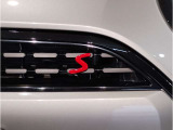 MINIのオートライトは積極的にライトをつけることにより、自車の存在を周囲に向けアピールいたします。それは安全性への配慮でもあります。