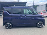サイドから見ても素敵なデザインの軽自動車です!天井も高く室内空間も広く快適です☆