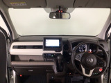 【前方視界】開放的な前方視界!運転がしやすく疲れにくいです♪窓が大きく、見通しがとっても良いおクルマですよ♪