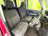 運転席シート廻りは使用感も少なく、良好な状態となっています。前オーナー様が丁寧に使っていたことがよくわかりますね。