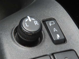 こちらのアクアはオートミラー付き!うっかり閉じ忘れの無いように、鍵を閉めるとミラーも閉じ、エンジン掛ければミラーが開きます!あると便利なんです♪