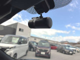万が一の瞬間も、純正ドラレコで安心。事故やトラブル、あおり運転の記録をしっかり残してくれるから、後の手続きもスムーズに。映像で残せる安心はドライバーにとって何よりの心の支え。安全運転の新常識です。