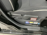 シートハイトアジャスターが付いているので運転姿勢を調整するのに便利ですね。身長に合ったシートポジションは安全運転や疲労軽減にもつながります。