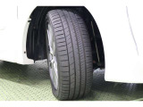 タイヤサイズ 225/50R18。