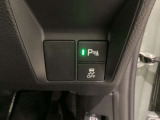 VSA装備車です。VSAはドライバーの操作と車の動きを見守っています。もし車の挙動が乱れたとき、4輪別々にブレーキをかけたり、エンジンパワーをしぼることによって車を安定させます。