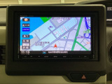 ナビゲーションはフルセグTV対応のメモリーナビ(社外品)を搭載しています。Bluetoothオーディオ機能がありますので、スマートフォンなどの音楽も再生できます。