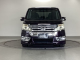 【HID】ディスチャージヘッドライトが装備されています。夜間走行時や雨の日に明るく安全に前方を照らすことが出来ます。対向車からも見えやすいので相手に接近を知らせることも出来ます。