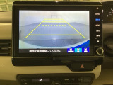 バックでの車庫入れも安心です! リアカメラが付いているバックモニター付のナビを装備しております。操作線もついており距離感も画面から確認できます。