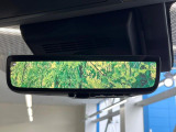 【デジタルインナーミラー】後席の大きな荷物や同乗者で後方が確認しづらい時でも安心!カメラが撮影した車両後方の映像をルームミラー内に表示。クリアな視界で状況の確認が可能です!