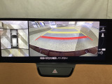 狭い場所での駐車やすれ違いなどでより的確な運転操作に役立つ360&deg;ビューモニターが装備されています。