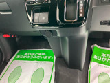 中古車をお選びいただく際に気になる走行距離や修復歴などに加えてキズ・凹みの有無・状態や消耗品の交換、今までの整備状況が &ldquo;ダイハツ認定中古車カルテ&rdquo;でわかります。