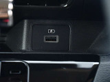 スマホの充電等に便利なUSBのソケットが付いています。