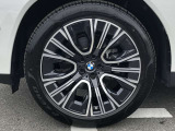 BMW純正20インチホイール。洗練されたデザインで、足元の個性を引き立てます。