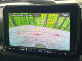 【バックカメラ】駐車時に後方がリアルタイム映像で確認できます。大型商業施設や立体駐車場での駐車時や、夜間のバック時に大活躍!運転スキルに関わらず、今や必須となった装備のひとつです!