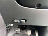 ビルトインETC車載器装備。 デザインと一体となった埋込み型タイプで、配線も見えず、隙間も無くスタイリッシュに収まっております。
