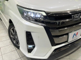 【LEDヘッドライト】悪天候や夜間走行時も良好な視界を確保し安心して運転できる高輝度LEDヘッドライトを装備!点灯速度が早く、消費電力も抑えられています。