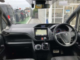 【運転席・インパネまわり】ハンドル・シート・フロアーなど隅々までプロによるクリーニング済み☆彡キレイな車内でドライブが一層快適にお楽しみいただけます!!