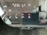 前席ヒーター付シート、ステアリングヒーターが付いています。!!