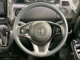 【ステアリングスイッチ】運転中、前方から目線をそらすことなく、オーディオ等の操作が可能な便利機能!安心&快適なドライブを演出してくれます♪
