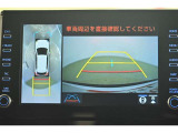 パノラミックビューモニター付きです。車両を上から見たような映像をディスプレイオーディオ画面に表示。運転席からの目視だけでは見にくい、車両周辺の状況をリアルタイムでしっかり確認できます。