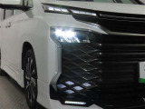 高輝度で点灯速度が速く、しかも消費電力の少ないLEDヘッドライトが装備されています!LEDの明るい光が走行中の視界の確保をサポートして、夜のドライブがより楽しく安全に運転できます♪