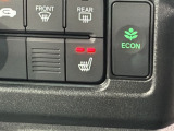 運転席にはシートヒーターが付いています!寒い日に便利な装備ですね。