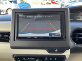 【バックモニター】ギヤをリバースに入れれば車内モニターに後方の様子を映し出し安全確認ができて便利!!