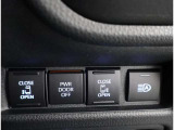 両側電動スライドドアをボタンで可能です。