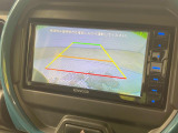【バックカメラ】駐車時に後方がリアルタイム映像で確認できます。大型商業施設や立体駐車場での駐車時や、夜間のバック時に大活躍!運転スキルに関わらず、今や必須となった装備のひとつです!
