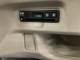 ハンドルの左下にETCがついています。高速道路の料金所の通過も楽々です。 カードの取り出しもしやすい場所についています。