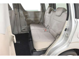 中古車をキレイで気持ちよくお乗りいただけるよう、エンジンルームからシートを外した洗浄まで、目に見えない部分も徹底的に洗浄しています!
