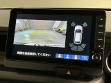 リバースギアに入れるだけで後方の表示へ切り替わります。夜間や雨の日の駐車も楽になりますよ。