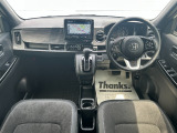 ドライバー目線の画像です。室内や視界もとても広いため運転しやすいですよ。ぜひご来店の際はお掛け下さい。