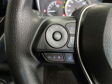 ステアリングには運転中でも簡単に操作できる各種スイッチついてます