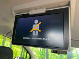【フリップダウンモニター】大画面モニターで後席でもエンタメをお楽しみいただけます。小さなお子様にも大人気の装備です♪