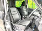 運転席まわりには十分なスペースがあり、大柄な方でもゆったり運転していただける環境です。