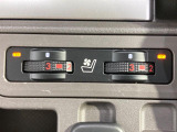 【シートベンチレーション】夏場は涼しい風でお尻や背中の熱やムレを防ぎ、冬はエアコンよりも早く温まってポカポカに!レザーシートにうれしい装備で、季節を問わず快適に過ごせます。