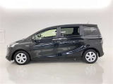 両側パワースライドドア付きだから、狭い駐車スペースなどでの 乗り降りラクラク!小さなお子さまのいるご家庭には嬉しい装備。