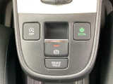 スマートな電子制御式パーキングブレーキに加え、渋滞時などでブレーキペダルから足を離しても停車を維持するオートブレーキホールド機能により、運転がより快適になります。